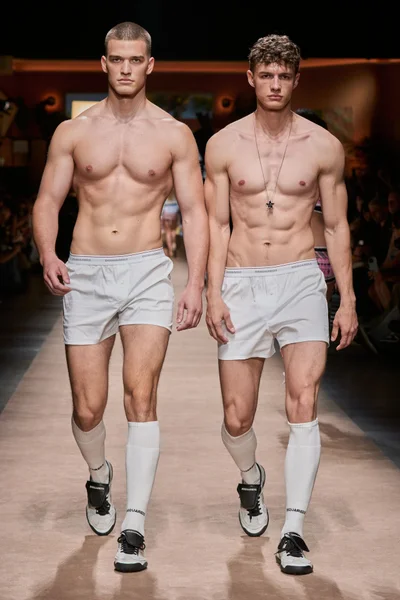 Look 46